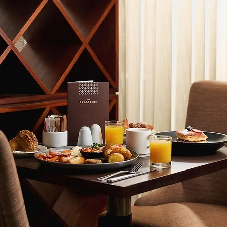 Radisson Blu Hotel, Cork 호텔 4*