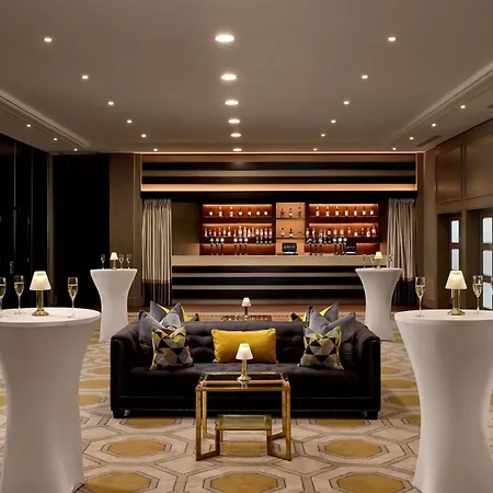 Radisson Blu Hotel, Cork ホテル 4*