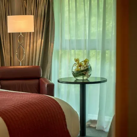 Radisson Blu Hotel, Cork 호텔 4*